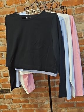 Bundle Of 4 GAP Black, White, Pink, Blue  Cropped Long-Sleeve Crewneck Tops